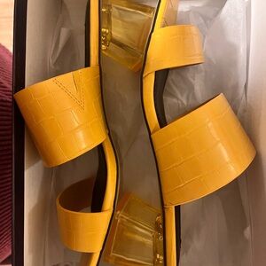 Yellow Croc-Embossed Women's Sandals size 8.5